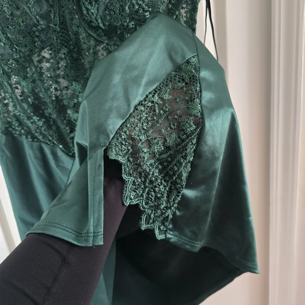 B DarlinJuniors' Sequined Lace Bustier Bodycon Dress Size 15 / 16 - Picture 4 of 8